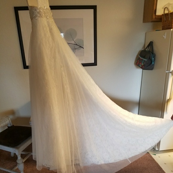 NEW Wedding dress (worn only for this photo) - Picture 4 of 7